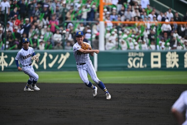 甲子園で華麗なフィールディングを見せる田中　©Hideki Sugiyama