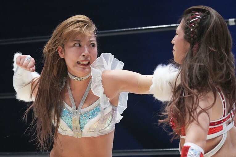 青野未来を殴りにいく桜井麻衣　©Essei Hara