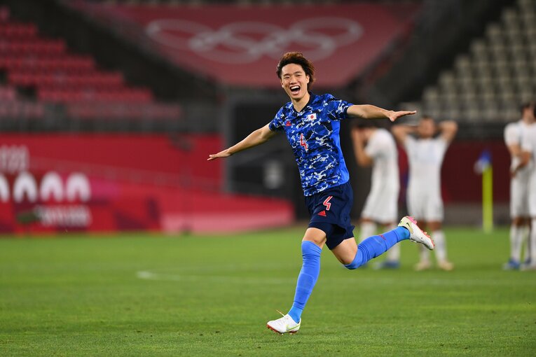 スペイン戦には冨安が累積警告で出場できない。板倉滉が吉田麻也とコンビを組むことになりそうだ　©JMPA