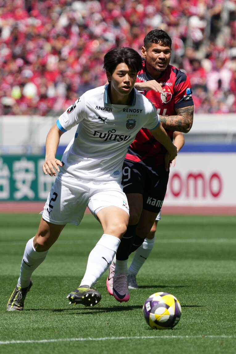 川崎の守備を支える日本代表・高井幸大　©Masashi Hara