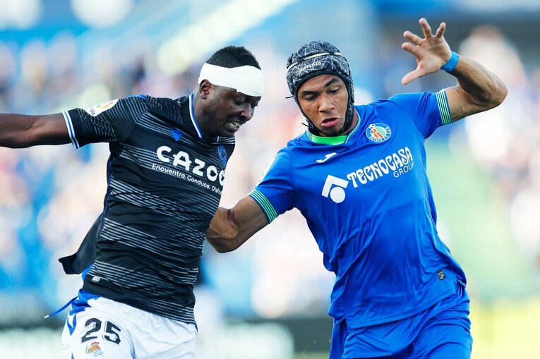 久保建英は「シルバらと共存・連動」が今のソシエダで最適解か　マンU戦勝利から中2日→“トップ下で迷った”古巣戦を撮って気づいたこと(38)