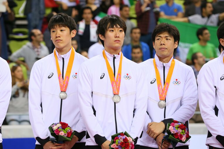 2014年アジア大会で表彰台に上がる石川祐希、柳田将洋、米山裕太　©︎YUTAKA/AFLO SPORT