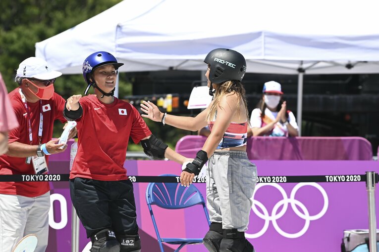 四十住さくらとスカイ・ブラウン　©JMPA