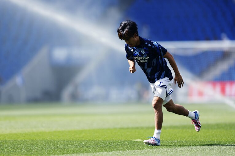 「万全じゃない時に無理を…」久保建英“マドリー戦途中出場”のナゼ「ソックスを履く左足首に包帯が」異変にカメラマンは気づいた(5)