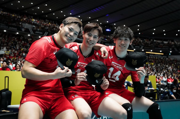 激闘の余韻に浸る石川祐希、高橋藍、西田有志　©︎FIVB