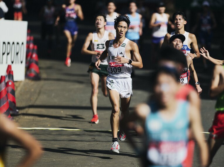 エースの内山（4年）は63分55秒の105位で惜しくも二桁順位に届かず　©Yuki Suenaga