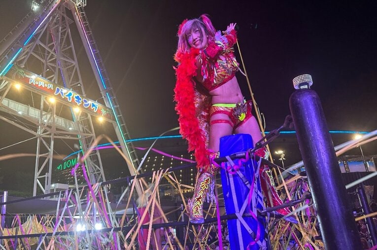 「東京ドームシティ アトラクションズ バイキングゾーン芝生広場」で自主興行を開催したウナギ・サヤカ ／ photograph by Norihiro Hashimoto