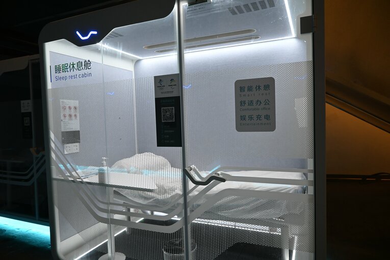 メディア関係者の仮眠用個室ブース　©Yumiko Yanai