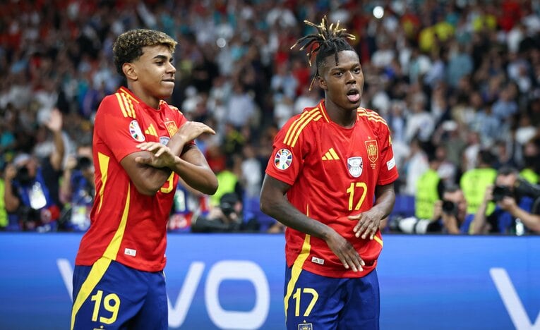 大喜びのヤマルとニコ　©Getty Images