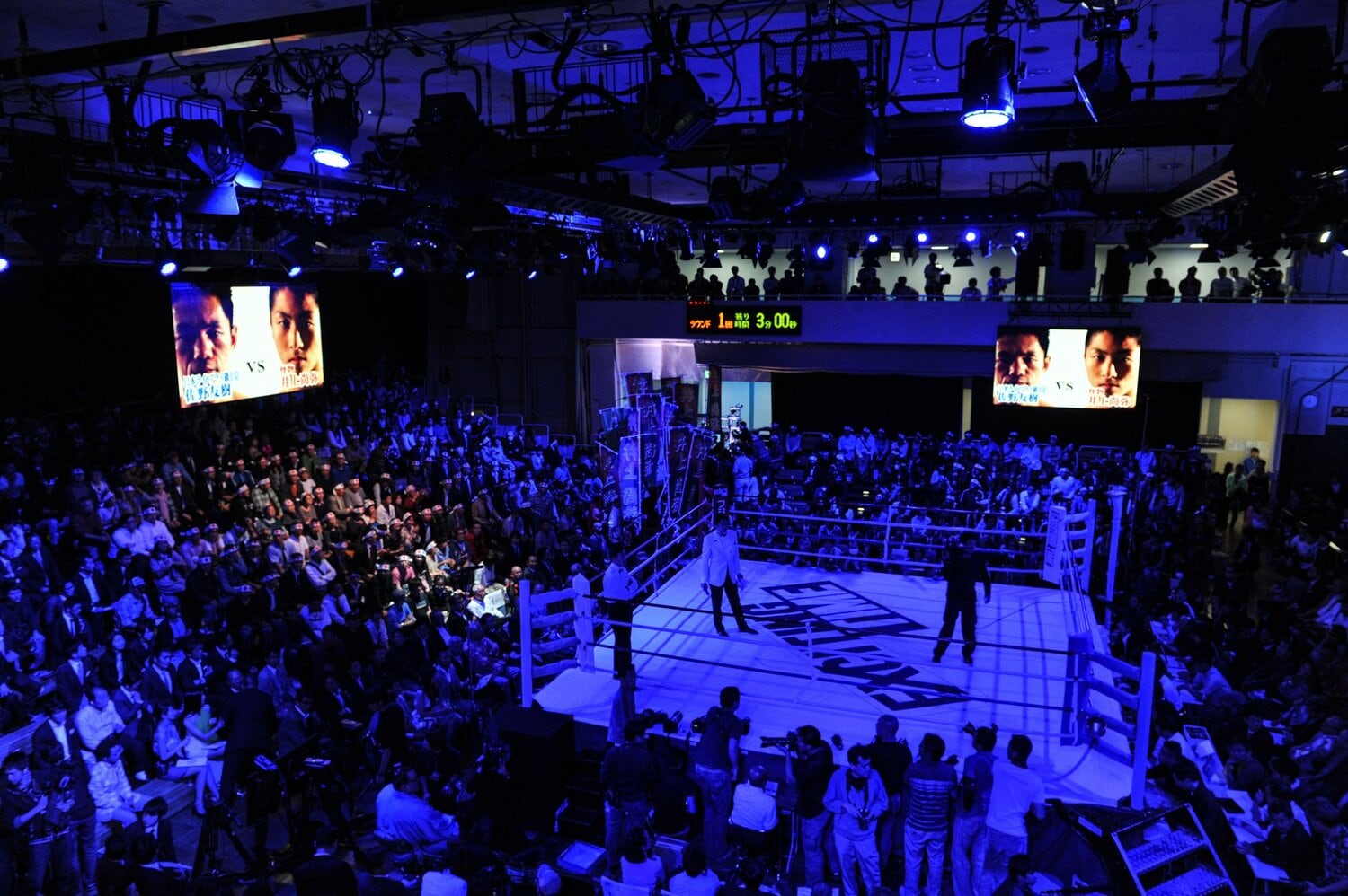 2013年4月16日、佐野友樹vs.井上尚弥を前に熱気に満ちた後楽園ホール　©Hiroaki Yamaguchi