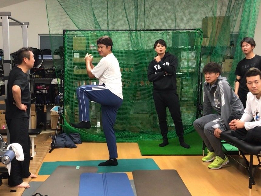 2020年1月、千賀滉大の自主トレに杉山一樹が同行したときの様子。菅野智之らがいる ©Kotaro Tajiri