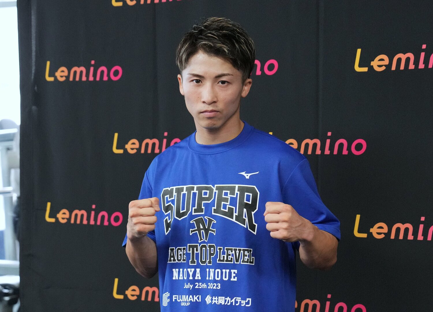 フォトセッション中の井上尚弥　©Naoki Fukuda