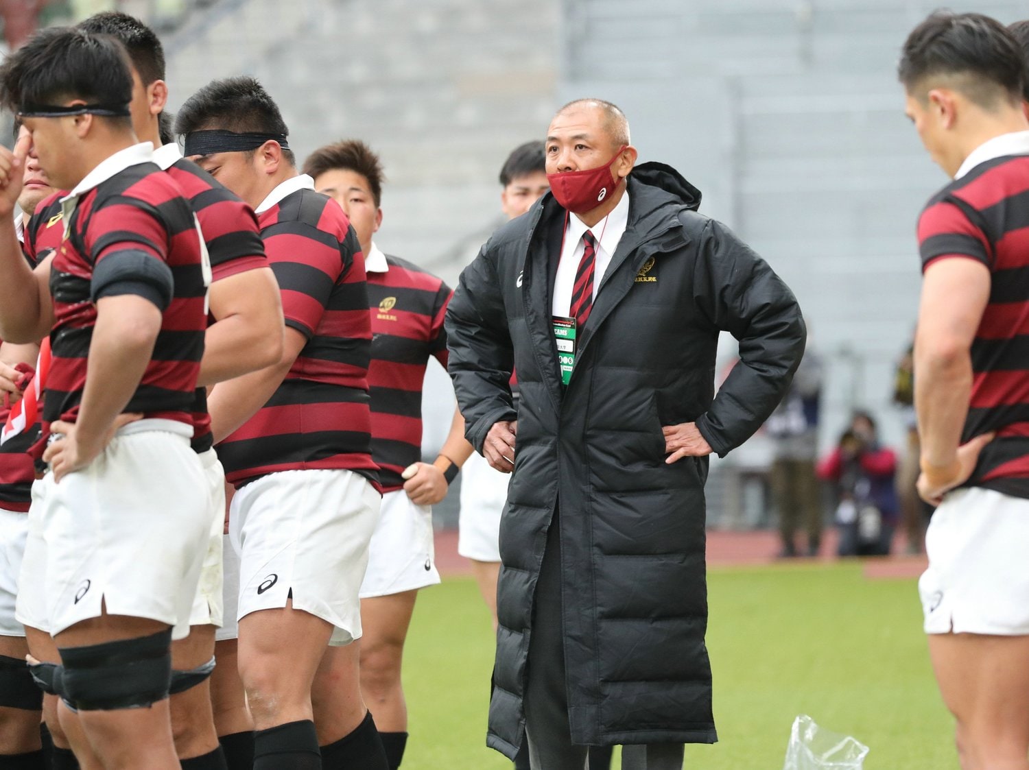 天理大に敗れ、肩を落とす早大の相良南海夫監督。今年度での勇退が報道されている ©JIJI PRESS