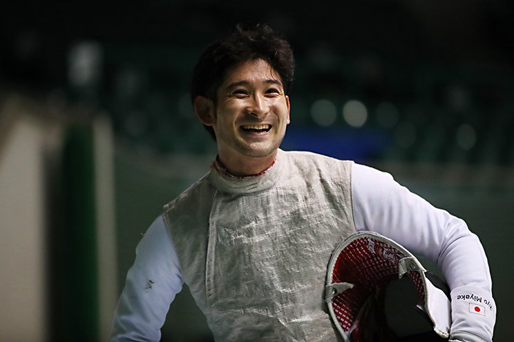 UberEatsの配達員やYouTubeなど、コロナ禍でのポジティブなアクションが目立った三宅。実戦復帰となった全日本選手権男子フルーレでは16歳飯村一輝に敗れ、まさかの初戦敗退を喫したが、東京五輪への情熱は色あせていない　©Yohei Osada/AFLO SPORT