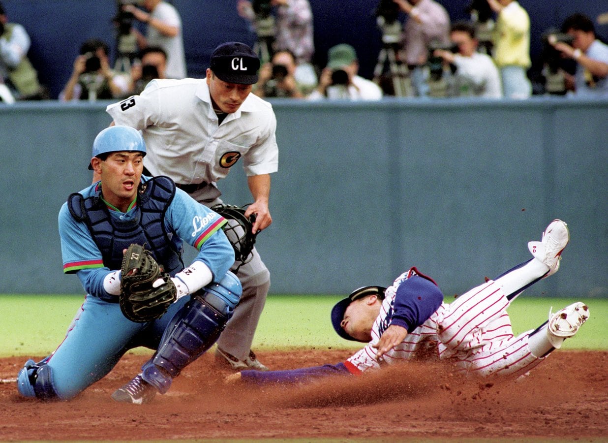 伊東勤 Tsutomu Ito 1962年8月29日生、熊本県出身。'82年にドラフト1位で西武入団。黄金時代の正捕手でベストナインを10回、ゴールデングラブ賞を11回受賞。'03年に現役引退。現在は野球解説者 KYODO