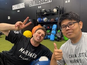 英会話教室の先生→ロッテ通訳に転職「ネット検索で叶えた夢」ヒーローインタビューで脚光の25歳…仙台駅で「これ飲んで忘れよう」新外国人ロングとの絆