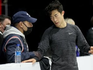 《スケートカナダ優勝》王者ネイサン・チェンを襲った“コーチ不在”のハプニング…それでも「ぼくは大丈夫」と即答できた理由