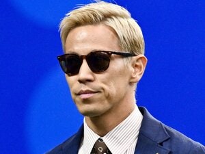 本田圭佑が吉田麻也＆南野拓実とハグ後、名波浩＆中村俊輔コーチらが来ると「サングラスを…それが本田さんですよ」スウェーデン戦取材記者が見た胸アツ場面