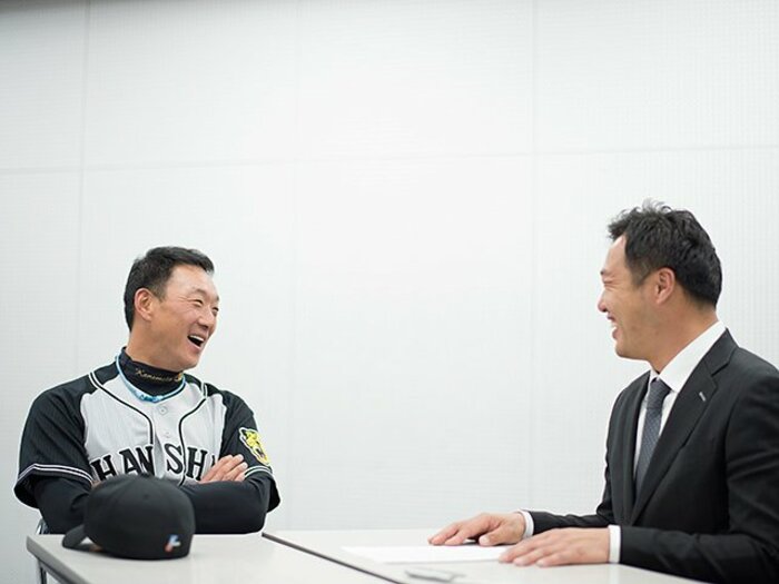 金本知憲監督に関本賢太郎が聞く。今年の阪神の、一味違うポイント。＜Number Web＞ photograph by Miki Fukano