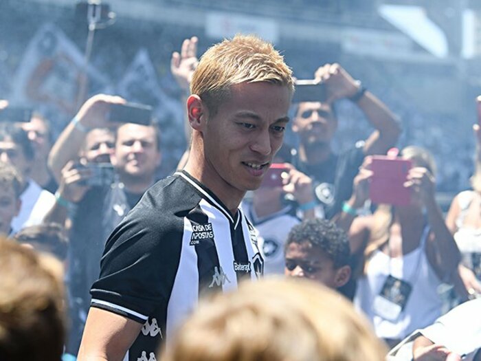 カーニバルを断り、インフル謝罪。本田圭佑のプロ意識にブラジル驚嘆。<Number Web> photograph by AFP/AFLO