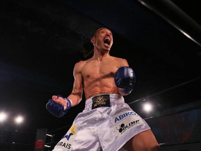 「銀行口座の残高が1万円しかないなら10万円あると思え」39歳で年収1000万円を捨て、120円Jリーガー→格闘家に転身したスゴい思考法＜Number Web＞ photograph by RISE