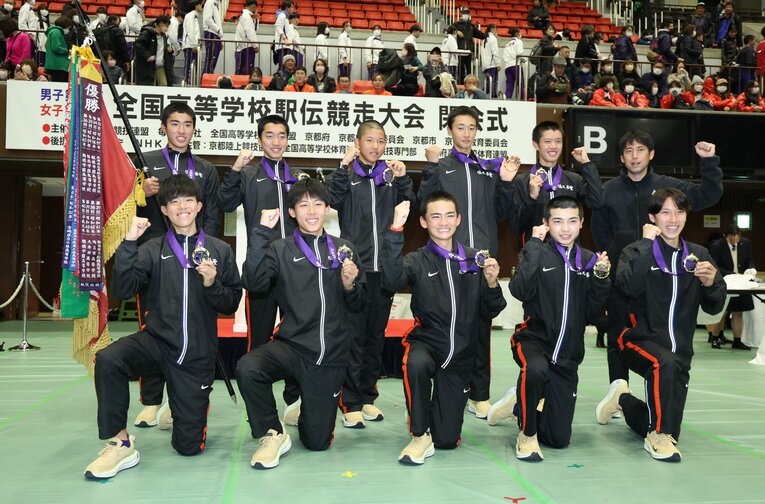 昨年の全国高校駅伝で、日本人だけで大会新記録の優勝を果たした佐久長聖　©JIJI PRESS