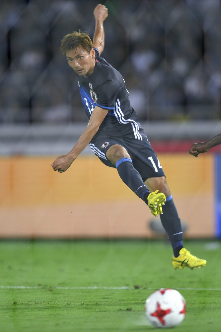 日本代表時代の乾　©Sports Graphic Number