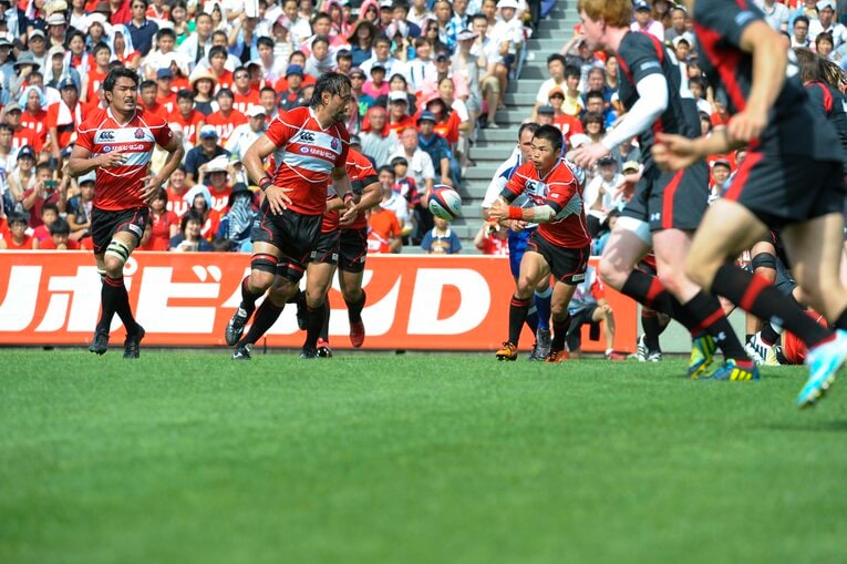 強豪・ウェールズを相手に歴史的な勝利を挙げた2013年の試合での田中　©︎BUNGEISHUNJU