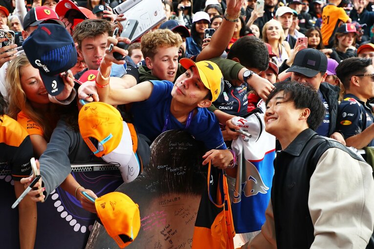 海外にも角田ファン多し　©Getty Images / Red Bull Content Pool