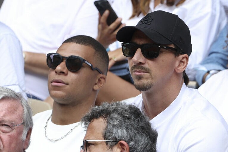 テニス全仏オープンをエムバペと観戦するイブラ様　©Getty Images