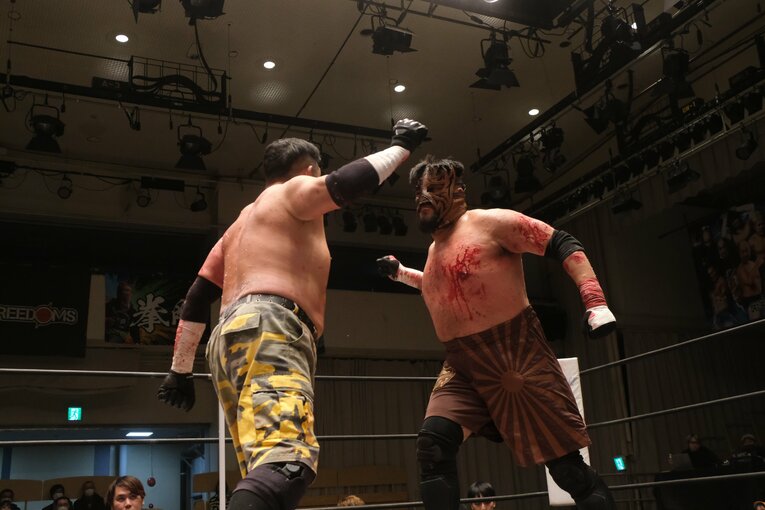 蛍光灯で殴り合い、大流血して…メキシコ人デスマッチファイター「もっと日本にいたい」ビオレント・ジャックの切実な思い「外国人がって…でも、ここがオレの家」(21)