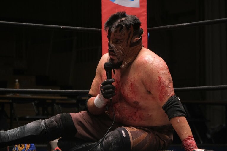 蛍光灯で殴り合い、大流血して…メキシコ人デスマッチファイター「もっと日本にいたい」ビオレント・ジャックの切実な思い「外国人がって…でも、ここがオレの家」(59)