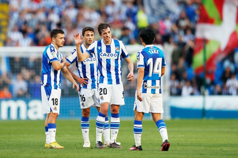 「TAKEあなたは最高です、と日本語で…」久保建英21歳はソシエダで愛される「日本人最多リーガ6点目＋“MVPタケクボ”コール」を撮った(24)