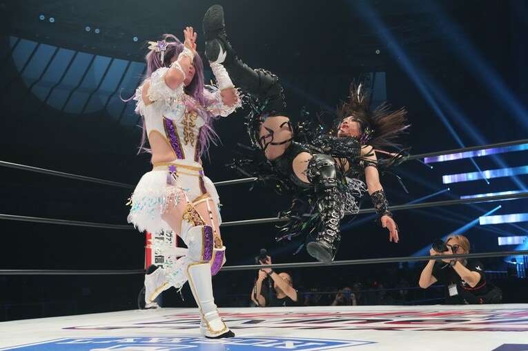 上谷沙弥のニールキック　©Essei Hara