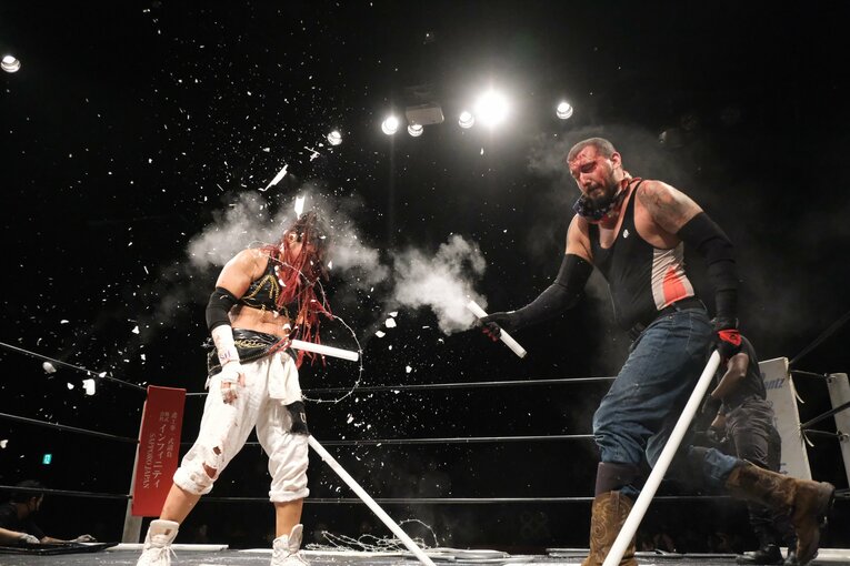 元パティシエが蛍光灯で殴り合い…“デスマッチアマゾネス”山下りなの媚びない魅力「犯罪以外なら何してもいい」 米国で男子相手に王座獲得(85)