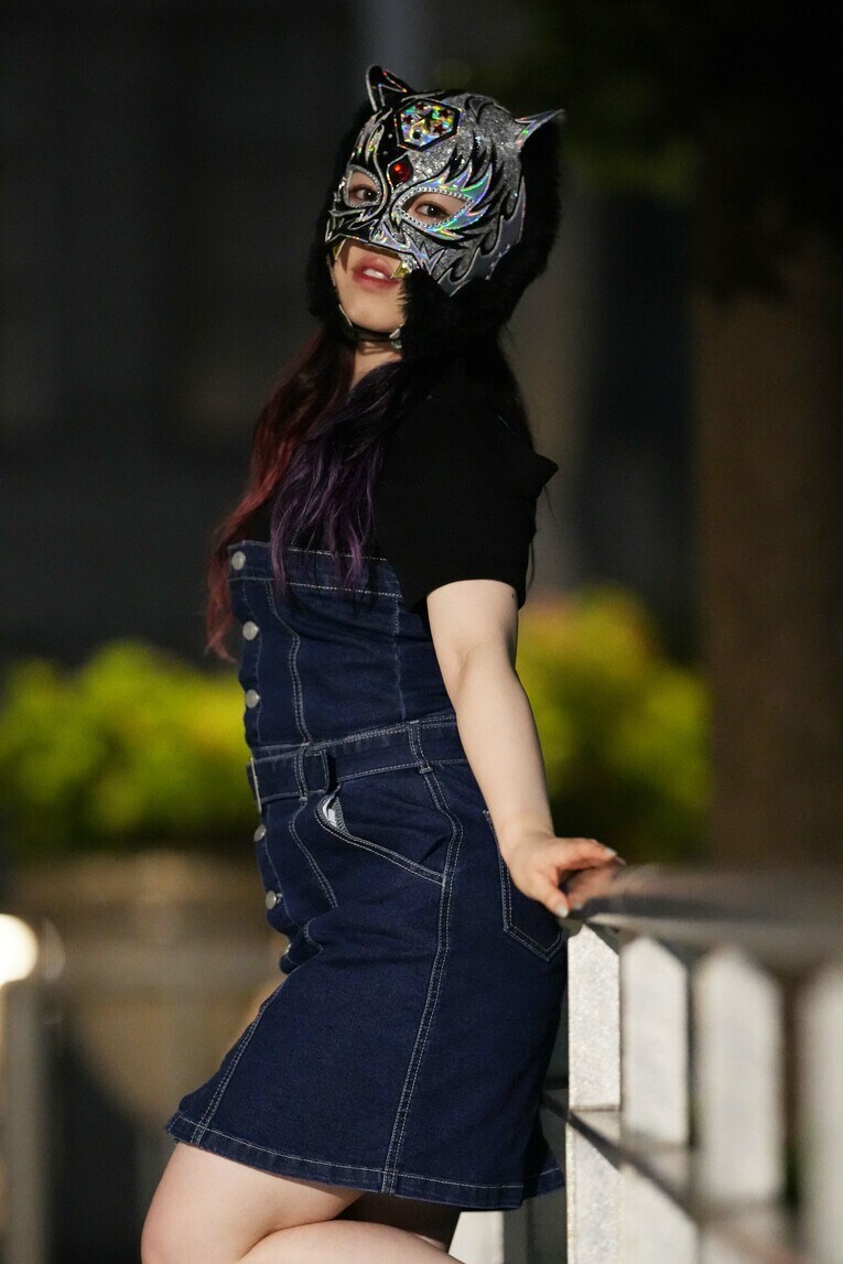 私服姿で取材に応じるキッド