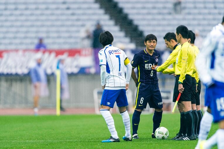 青山敏弘、遠藤保仁（2016年）　©︎Takuya Sugiyama