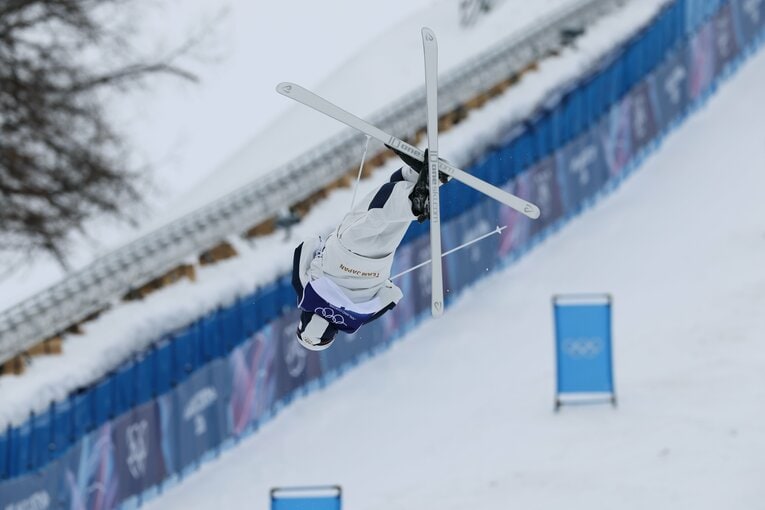 堀島の滑りを連続写真で　©Kaoru Watanabe/JMPA