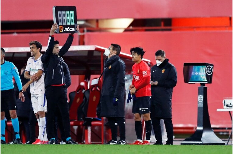 「クーボ！ クーボ！」大歓声が何度も… 久保建英を撮影カメラマンが見た希望の光《古巣ヘタフェからも復帰祝い》(21)