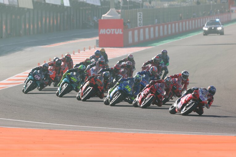 photograph by Satoshi Endo