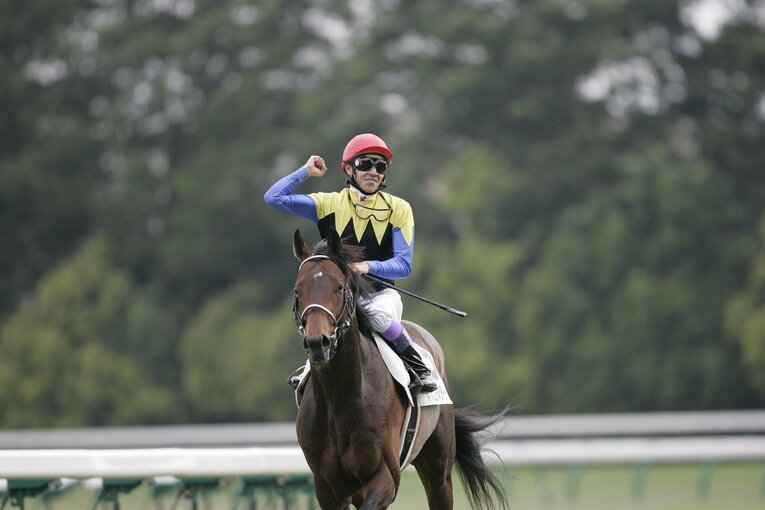 第72回（1995年）日本ダービーを制したディープインパクトと武豊　©︎Tomohiko Hayashi