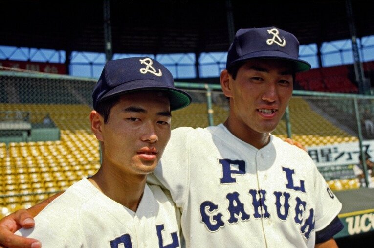 1985年、夏の甲子園での桑田と清原。決勝で宇部商を破り、2年ぶりの優勝を果たす ／ photograph by AFLO