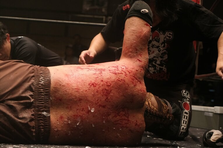 蛍光灯で殴り合い、大流血して…メキシコ人デスマッチファイター「もっと日本にいたい」ビオレント・ジャックの切実な思い「外国人がって…でも、ここがオレの家」(53)