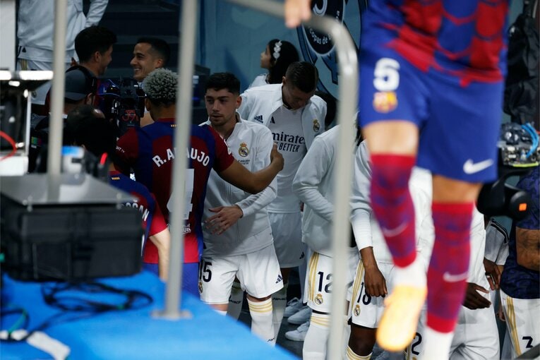 チャビ続投決定バルサ「238億円の16歳」ヤマルもスゴいが「チャンピオン！」異常すぎるマドリーの勝負強さ…クラシコをカメラマンは観た(7)