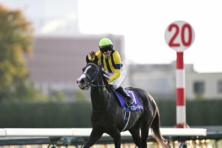 マスカレードボールのウイニングラン　©Keiji Ishikawa