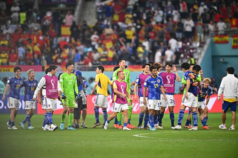 スペイン戦後、長友喜びのハッスルポーズ　©Takuya Kaneko／JMPA