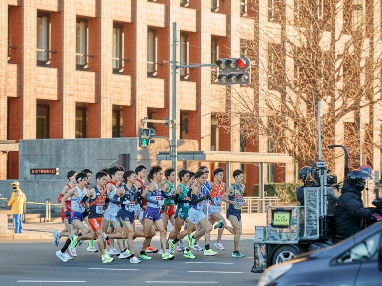 1年時から箱根駅伝で1区に抜擢された白鳥。チームは総合優勝も、個人は区間15位と不完全燃焼だった　©Nanae Suzuki
