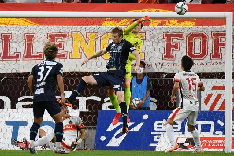 負けが込んだ時期があったとはいえ、アビスパは逞しく戦っている　©Getty Images