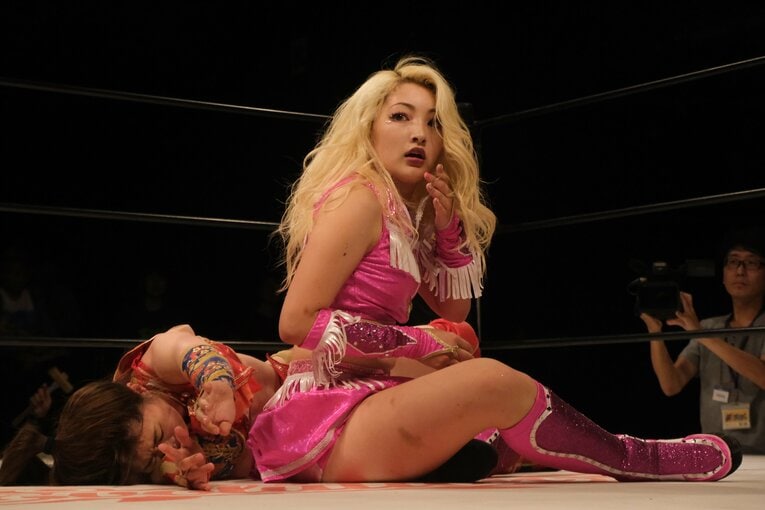 “闘うバービー人形”の急成長…見た目は派手でも練習熱心、Chi Chiをベテラン選手も絶賛「いきなり髪の毛掴んできたからね（笑）」(63)