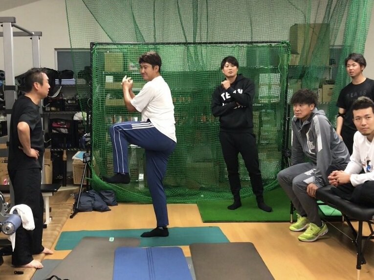 2020年1月、千賀滉大の自主トレに杉山一樹が同行したときの様子。菅野智之らがいる ©Kotaro Tajiri